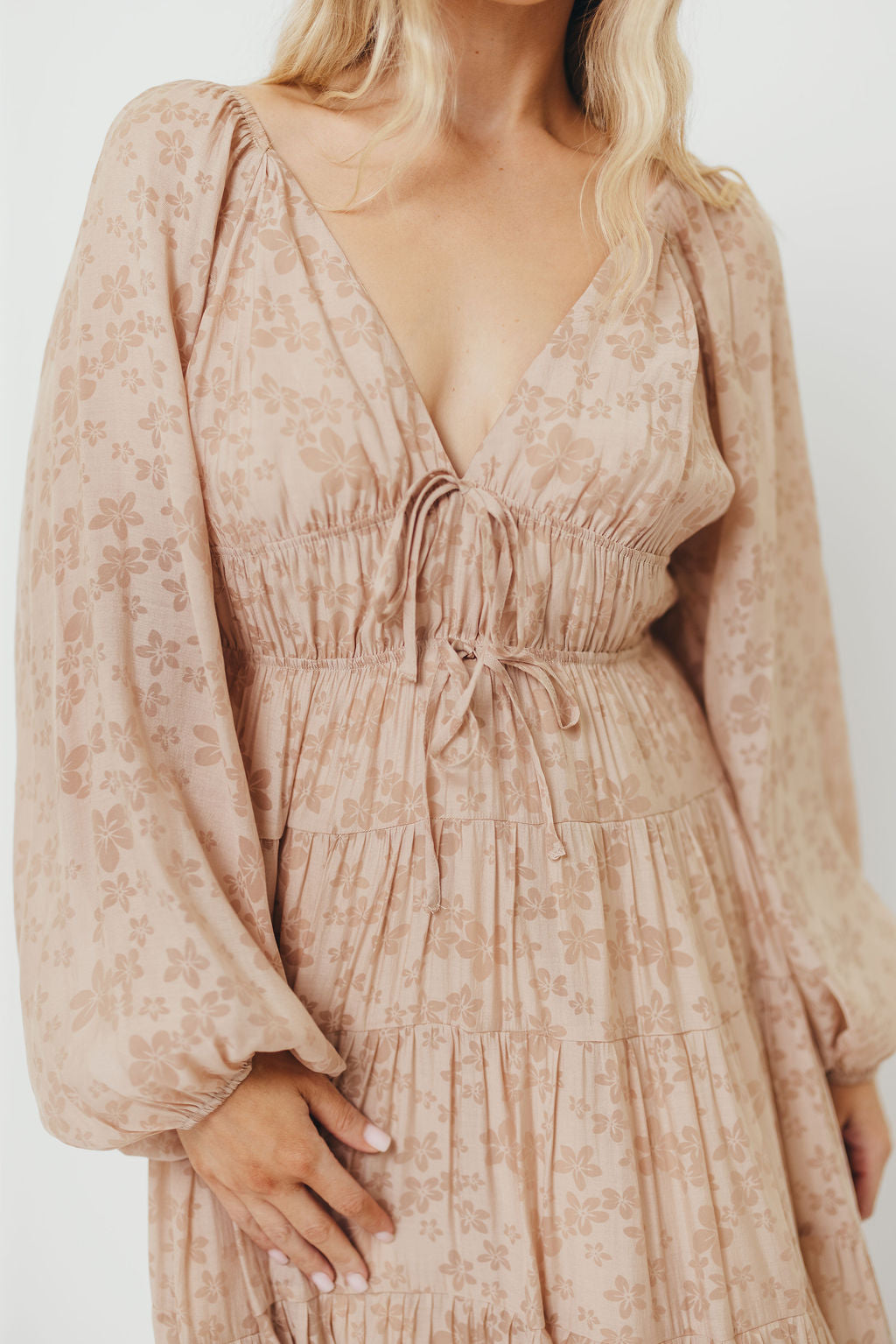 Elyse Maxi Dress in Beige Floral