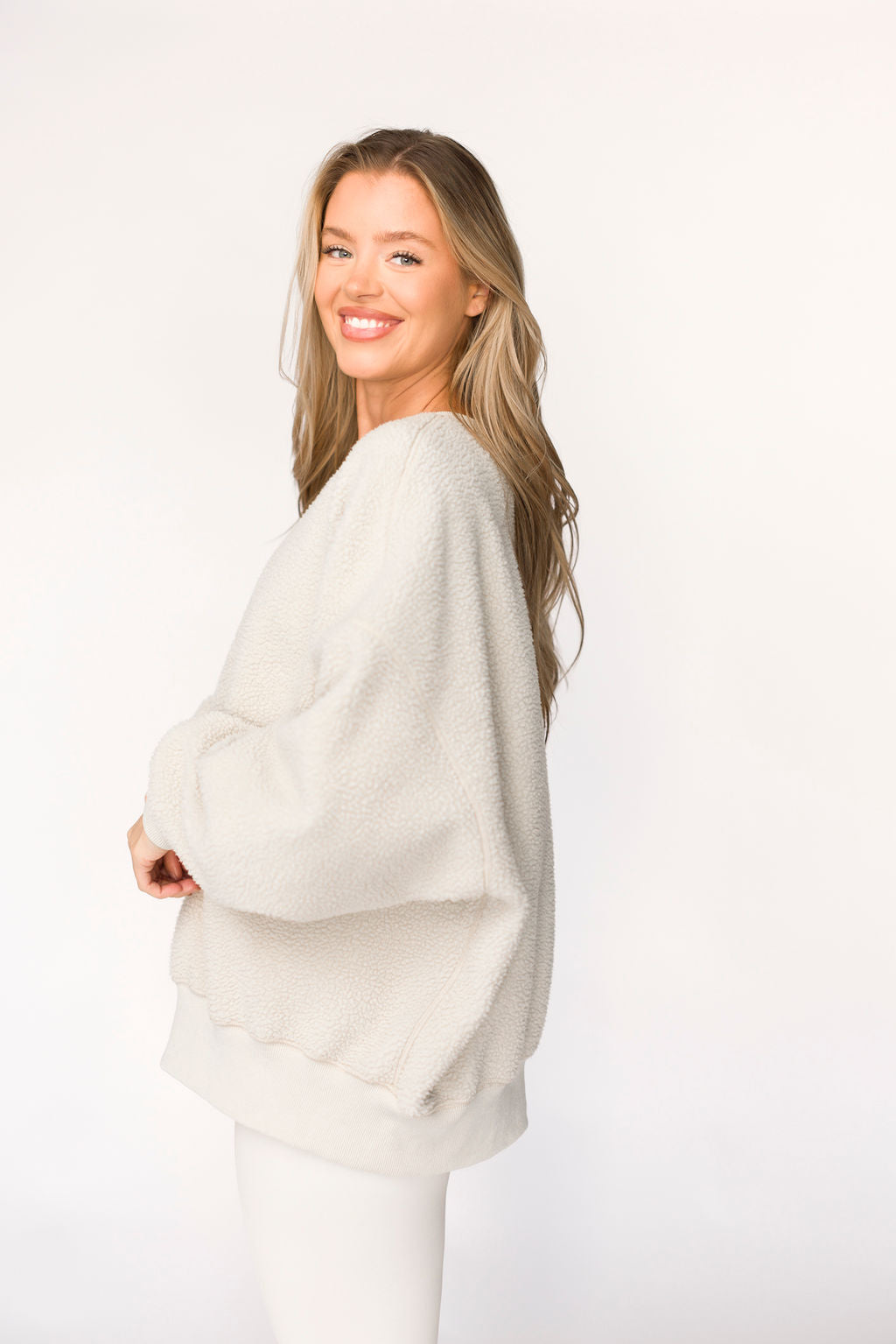 Liv Reversible Fleece Sweatshirt in Natural