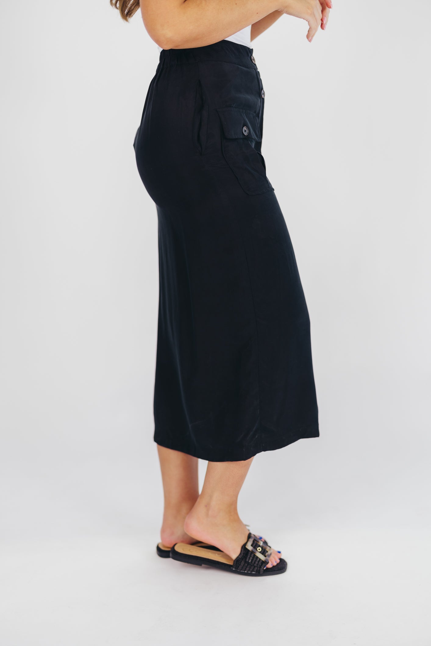 Better Days Button-Down Midi Cargo Skirt in Black