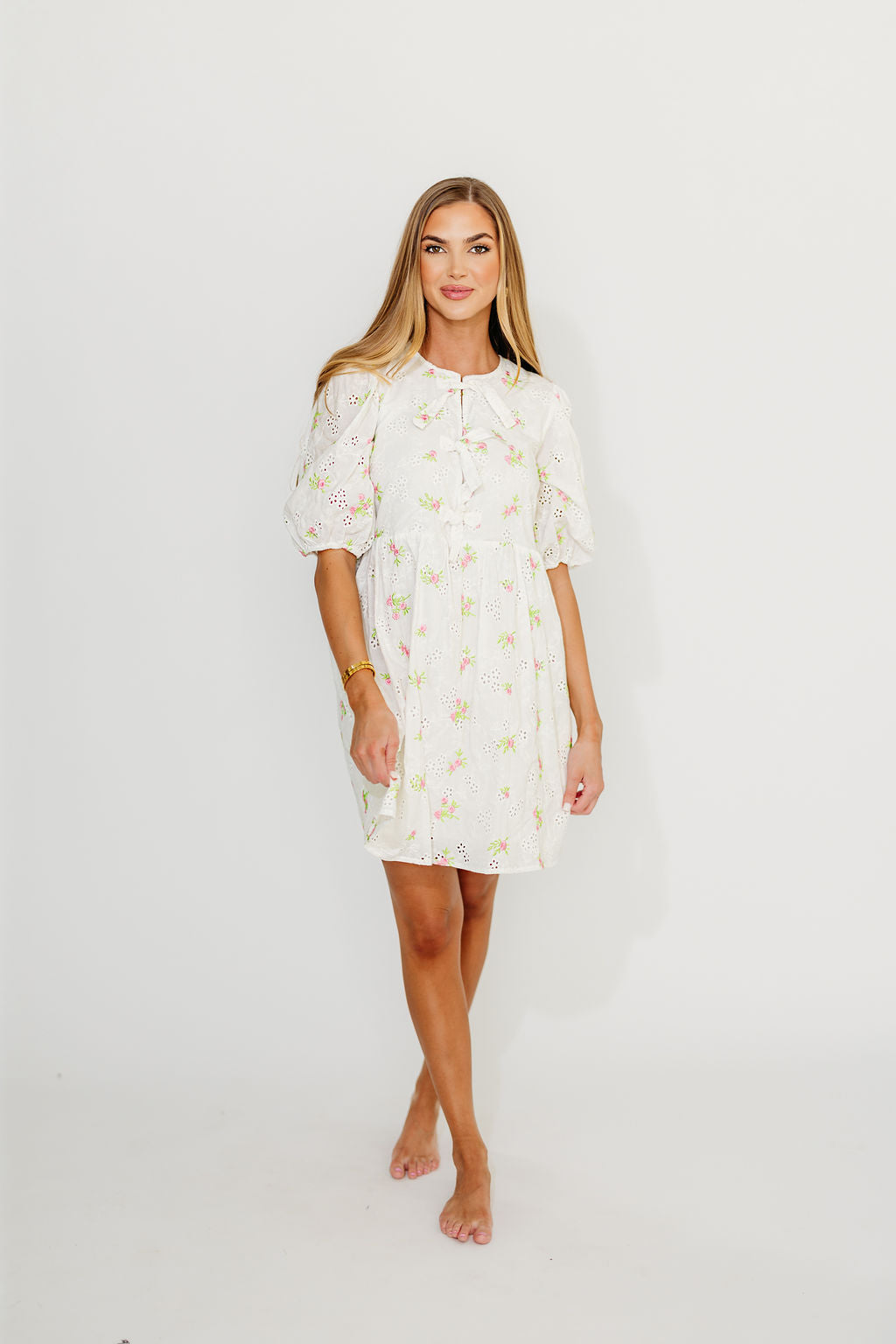 Saylor Floral Dress in White Pink