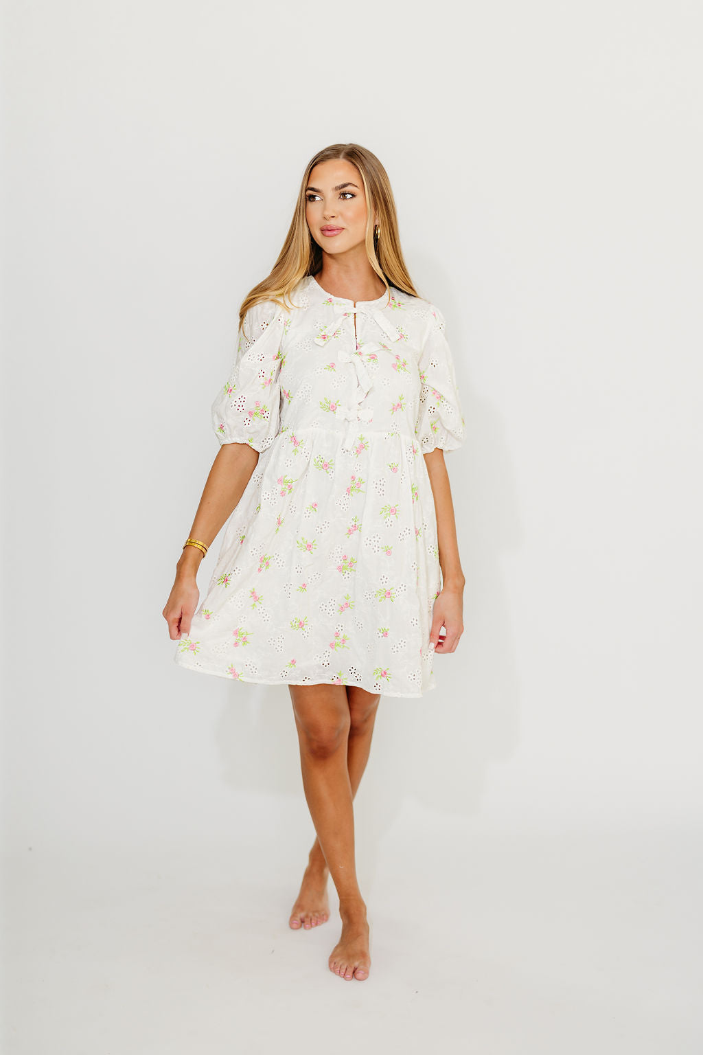 Saylor Floral Dress in White Pink