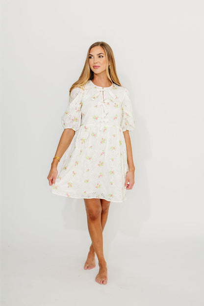 Saylor Floral Dress in White Pink