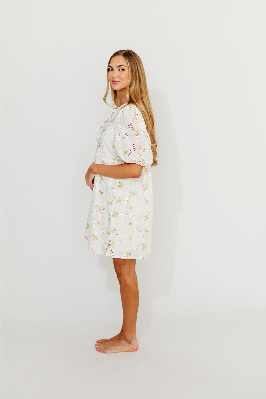 Saylor Floral Dress in White Pink