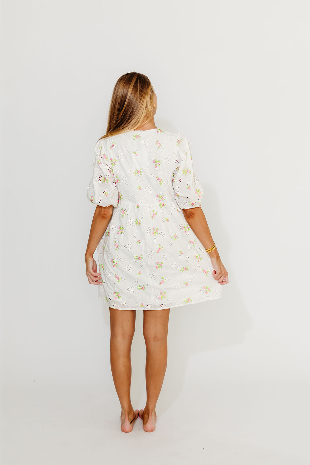 Saylor Floral Dress in White Pink