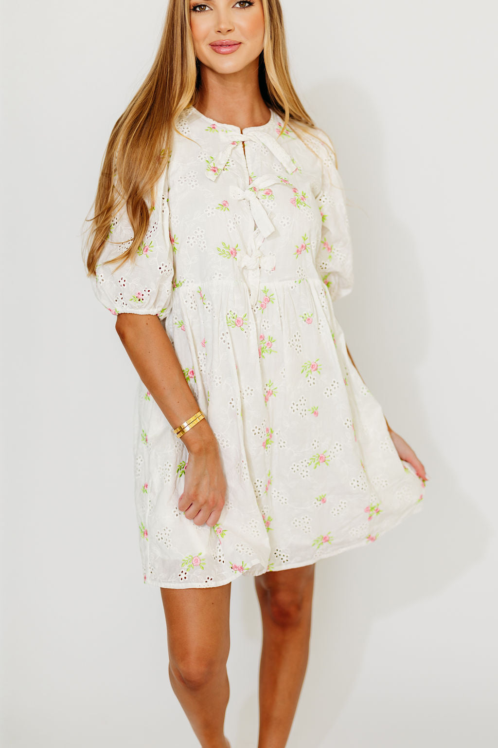 Saylor Floral Dress in White Pink