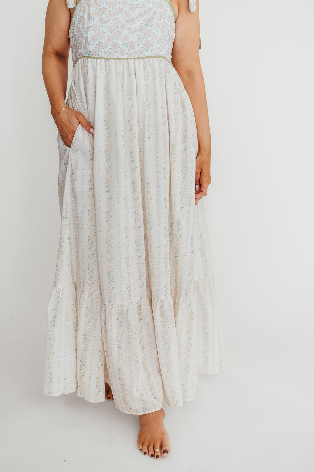 Kelly Adjustable Tie Maxi Dress in Pale Peach Floral