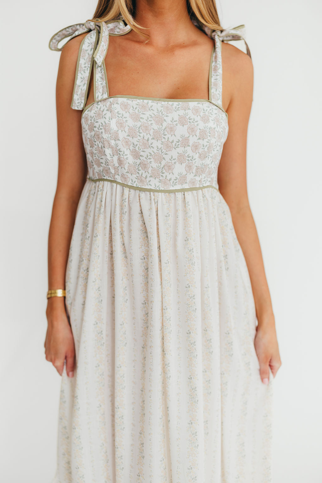 Kelly Adjustable Tie Maxi Dress in Pale Peach Floral