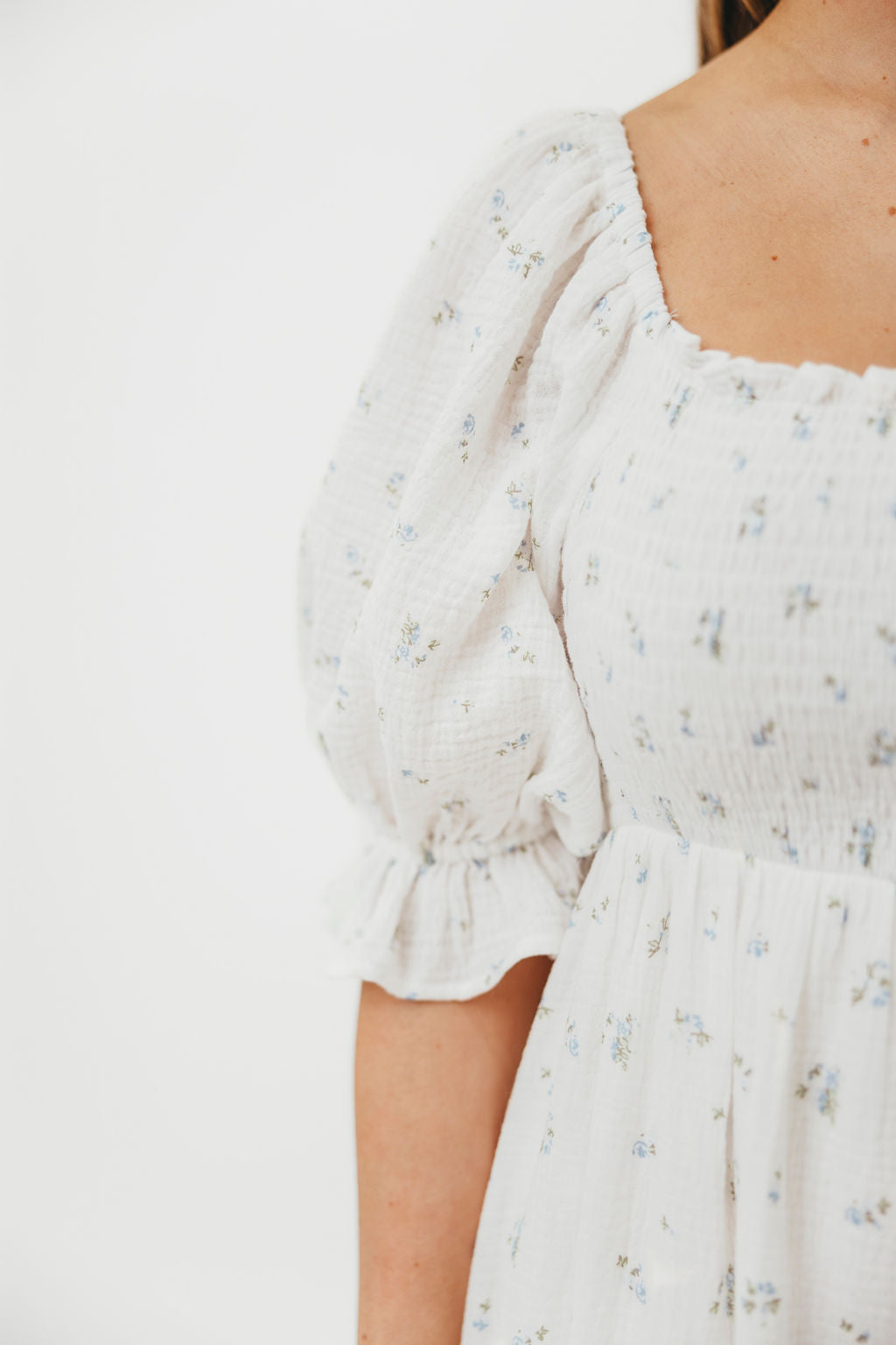 Livvy 100% Cotton Maxi Dress in Off-White / Blue Floral - Bump Friendly & Inclusive Sizing