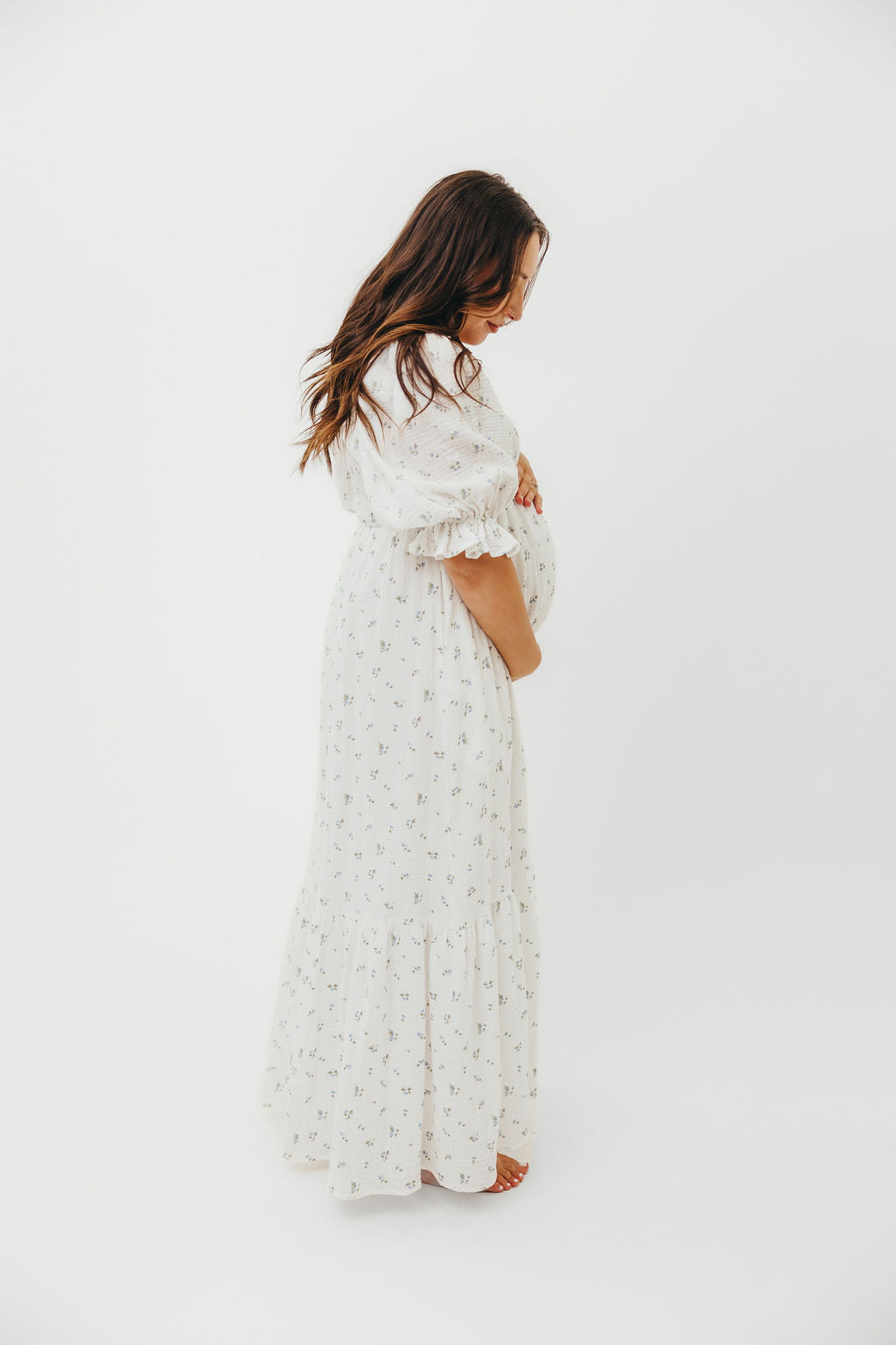 Livvy 100% Cotton Maxi Dress in Off-White / Blue Floral - Bump Friendly & Inclusive Sizing