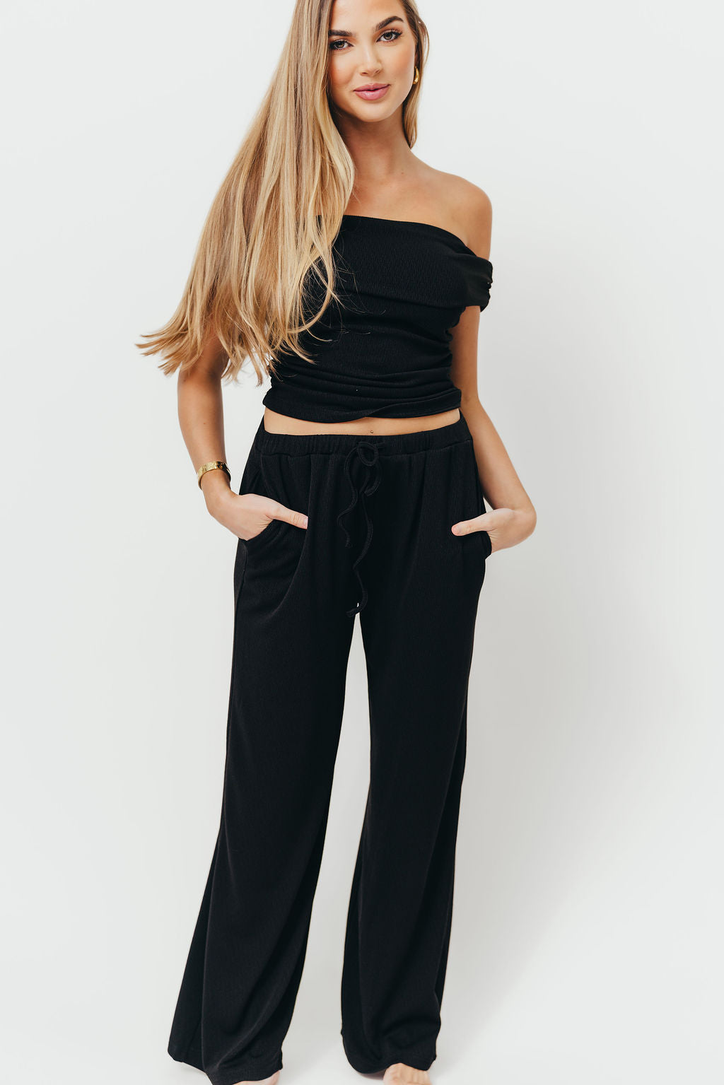 Zendaya Off-Shoulder Top and Drawstring Pants Set in Black