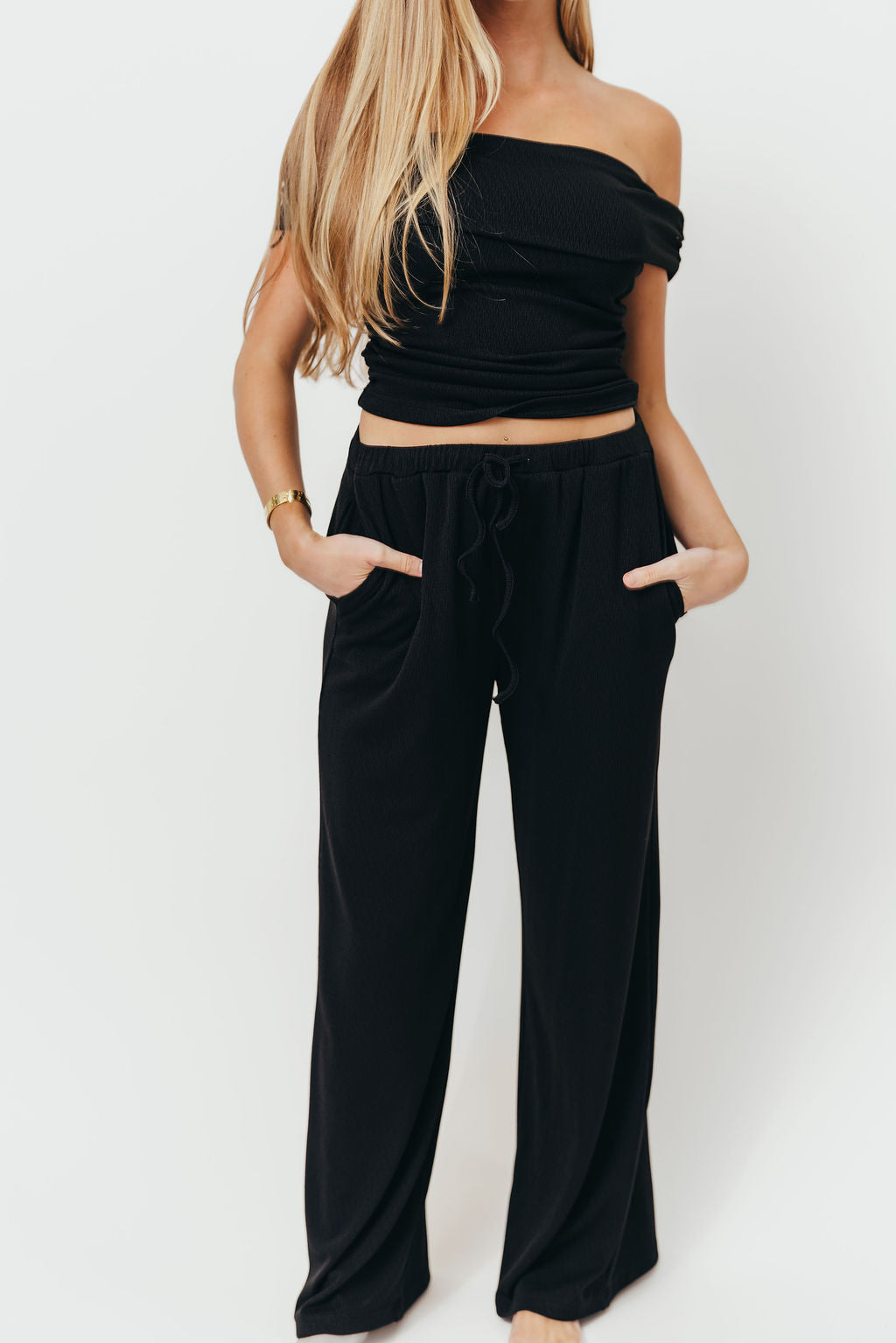 Zendaya Off-Shoulder Top and Drawstring Pants Set in Black