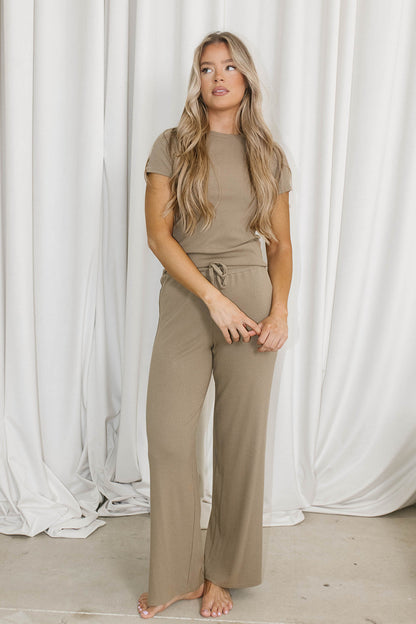 The Muse Knit Ribbed Short Sleeve Top & Pants Set in Mocha