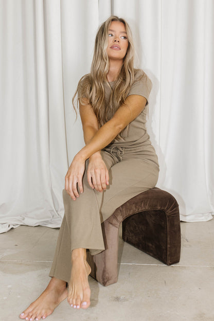 The Muse Knit Ribbed Short Sleeve Top & Pants Set in Mocha