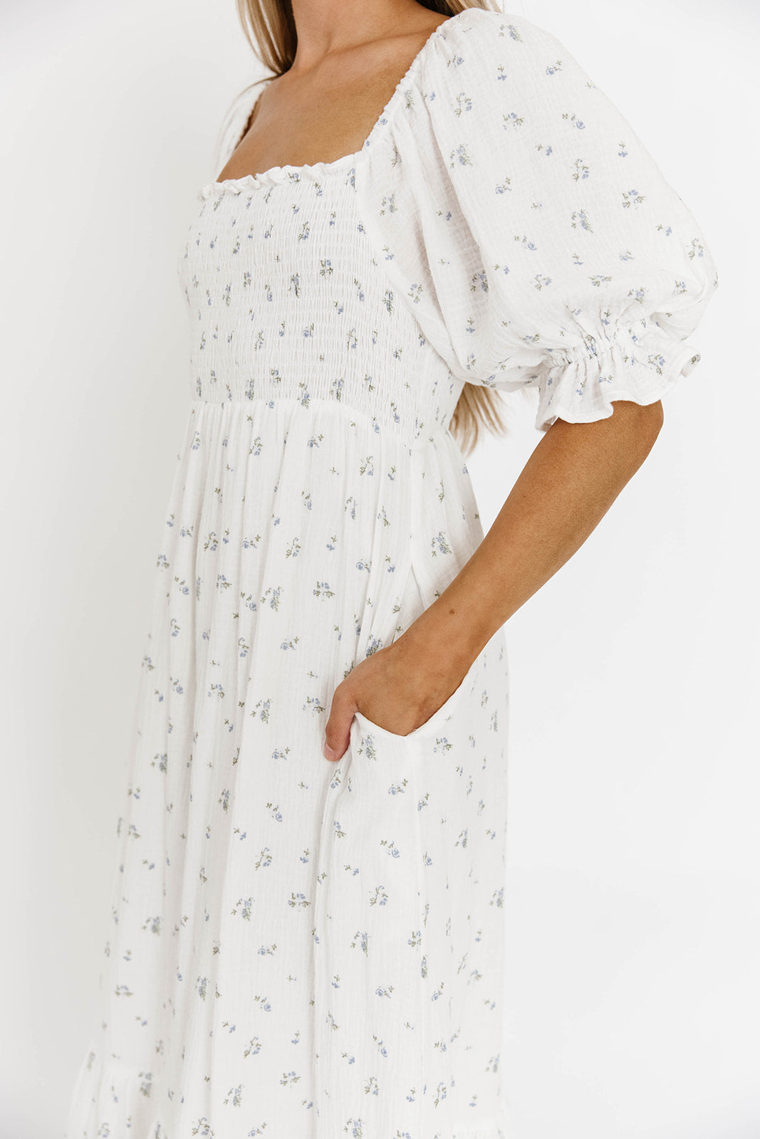 Livvy 100% Cotton Maxi Dress in Off-White / Blue Floral - Bump Friendly & Inclusive Sizing