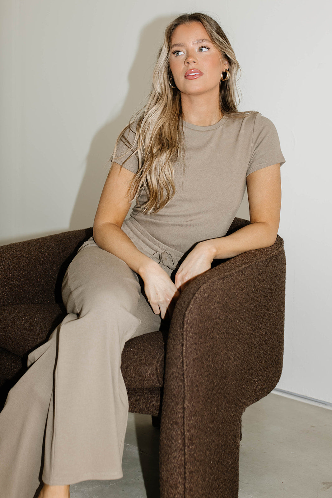 The Muse Knit Ribbed Short Sleeve Top & Pants Set in Mocha