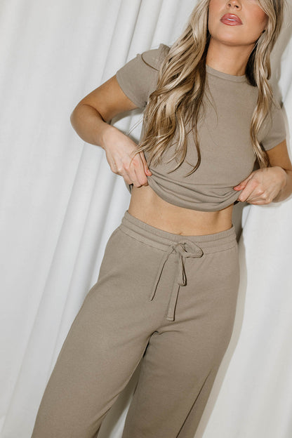 The Muse Knit Ribbed Short Sleeve Top & Pants Set in Mocha