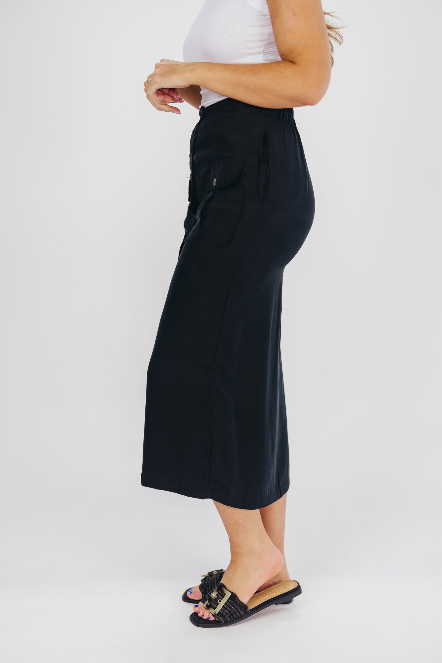 Better Days Button-Down Midi Cargo Skirt in Black