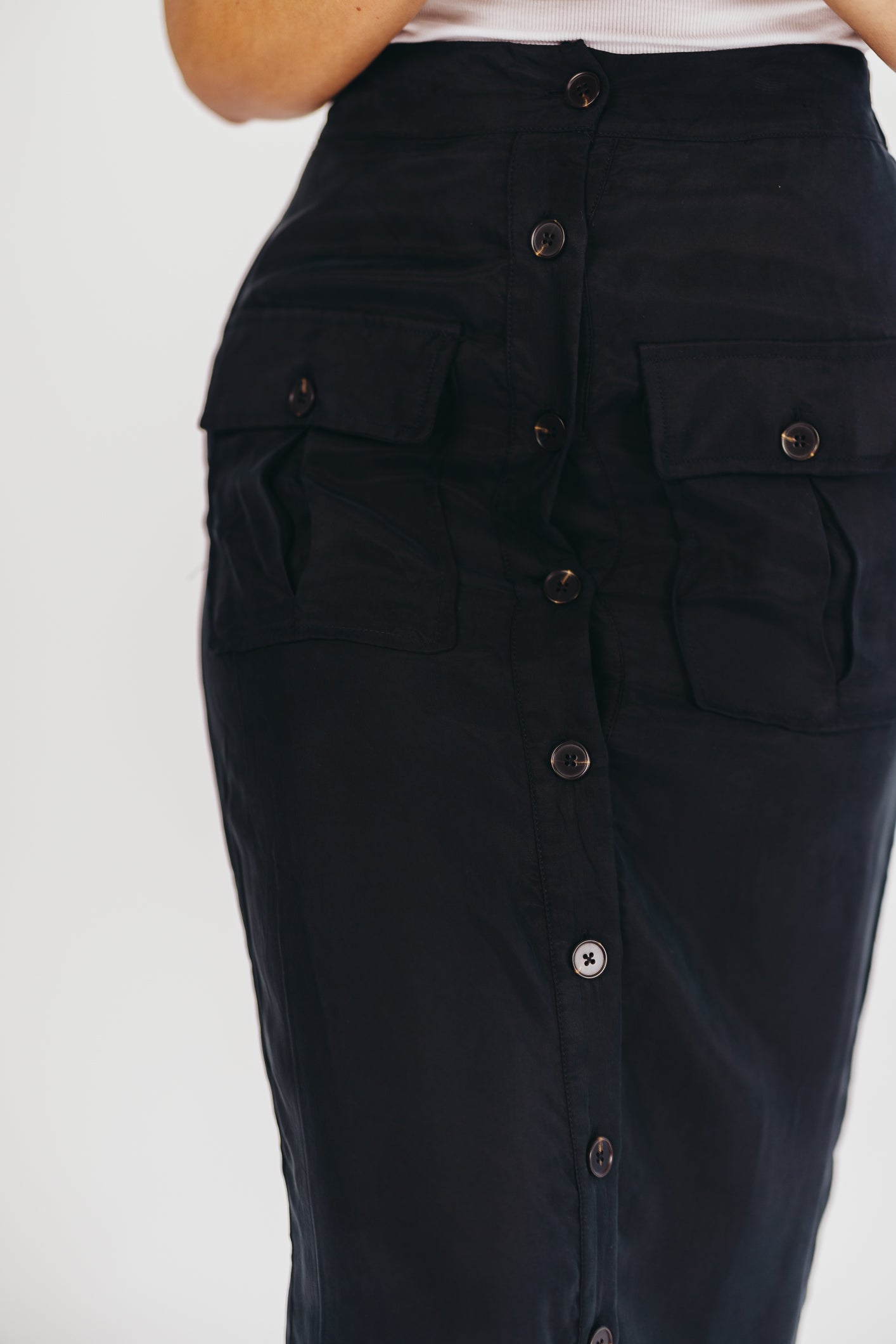 Better Days Button-Down Midi Cargo Skirt in Black
