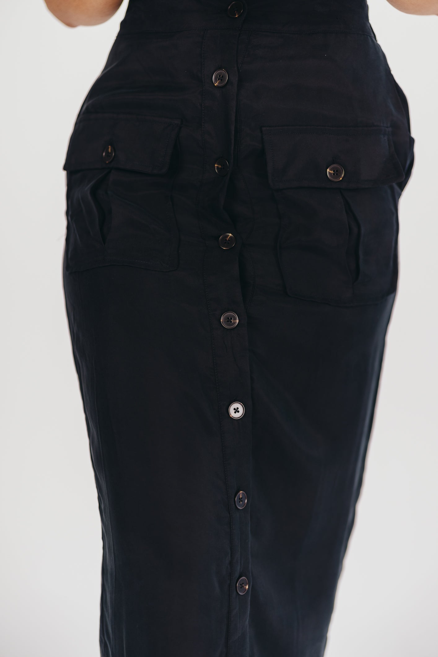 Better Days Button-Down Midi Cargo Skirt in Black