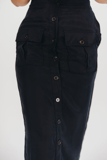 Better Days Button-Down Midi Cargo Skirt in Black