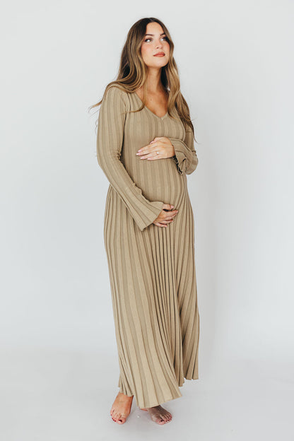 Hadley Long Sleeve V-Neck Knit Maxi Dress in Dune