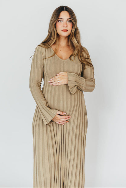 Hadley Long Sleeve V-Neck Knit Maxi Dress in Dune