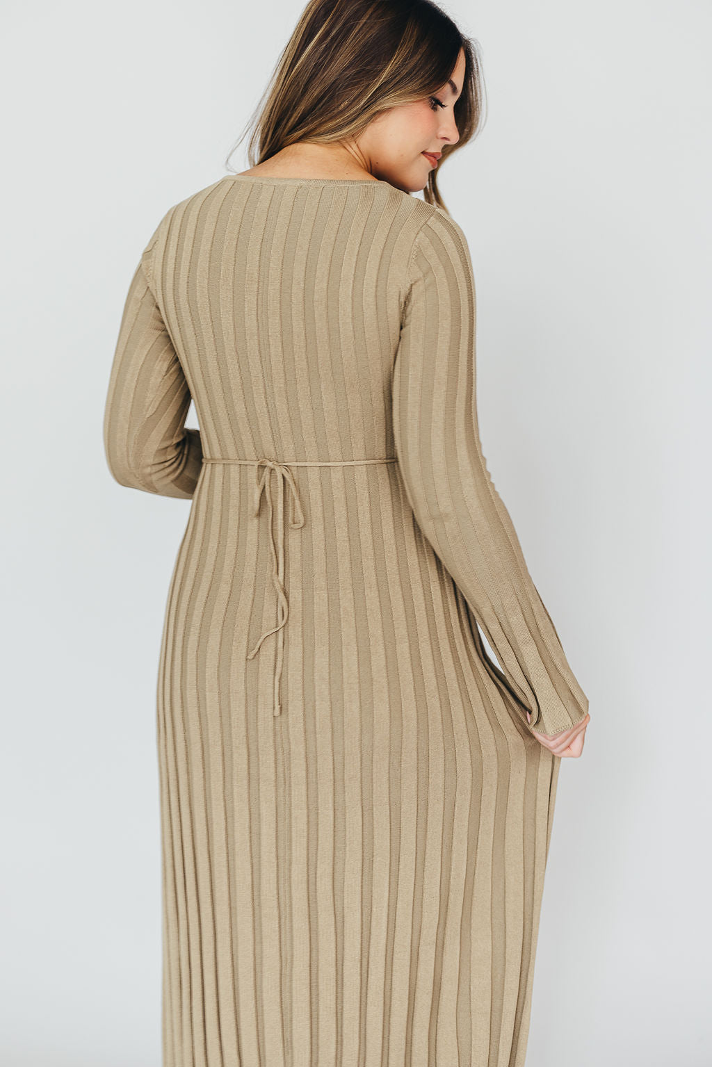 Hadley Long Sleeve V-Neck Knit Maxi Dress in Dune