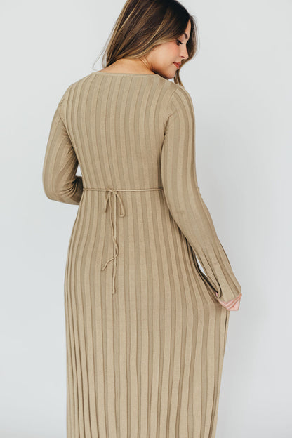 Hadley Long Sleeve V-Neck Knit Maxi Dress in Dune