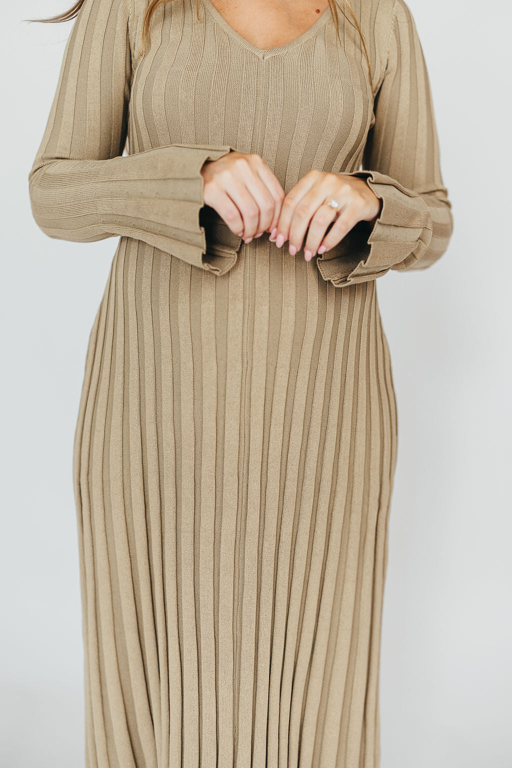 Hadley Long Sleeve V-Neck Knit Maxi Dress in Dune