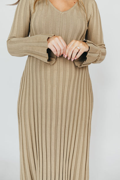 Hadley Long Sleeve V-Neck Knit Maxi Dress in Dune