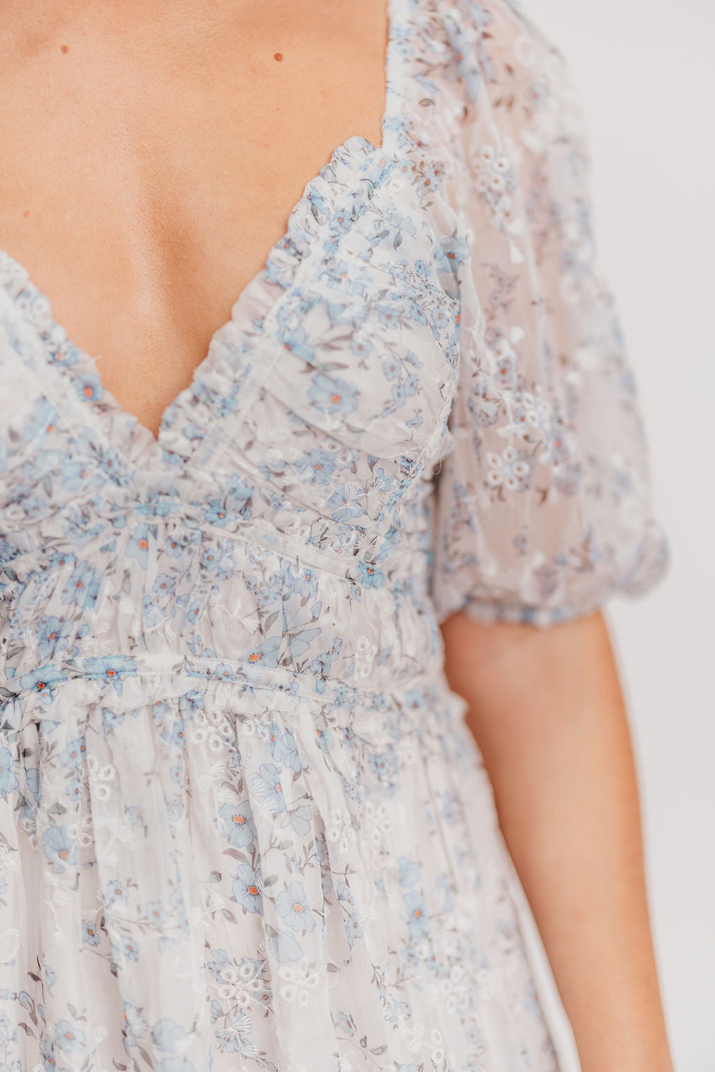 Daphne High Slit Eyelet Detail Maxi Dress in Blue and White Floral - Inclusive Sizing