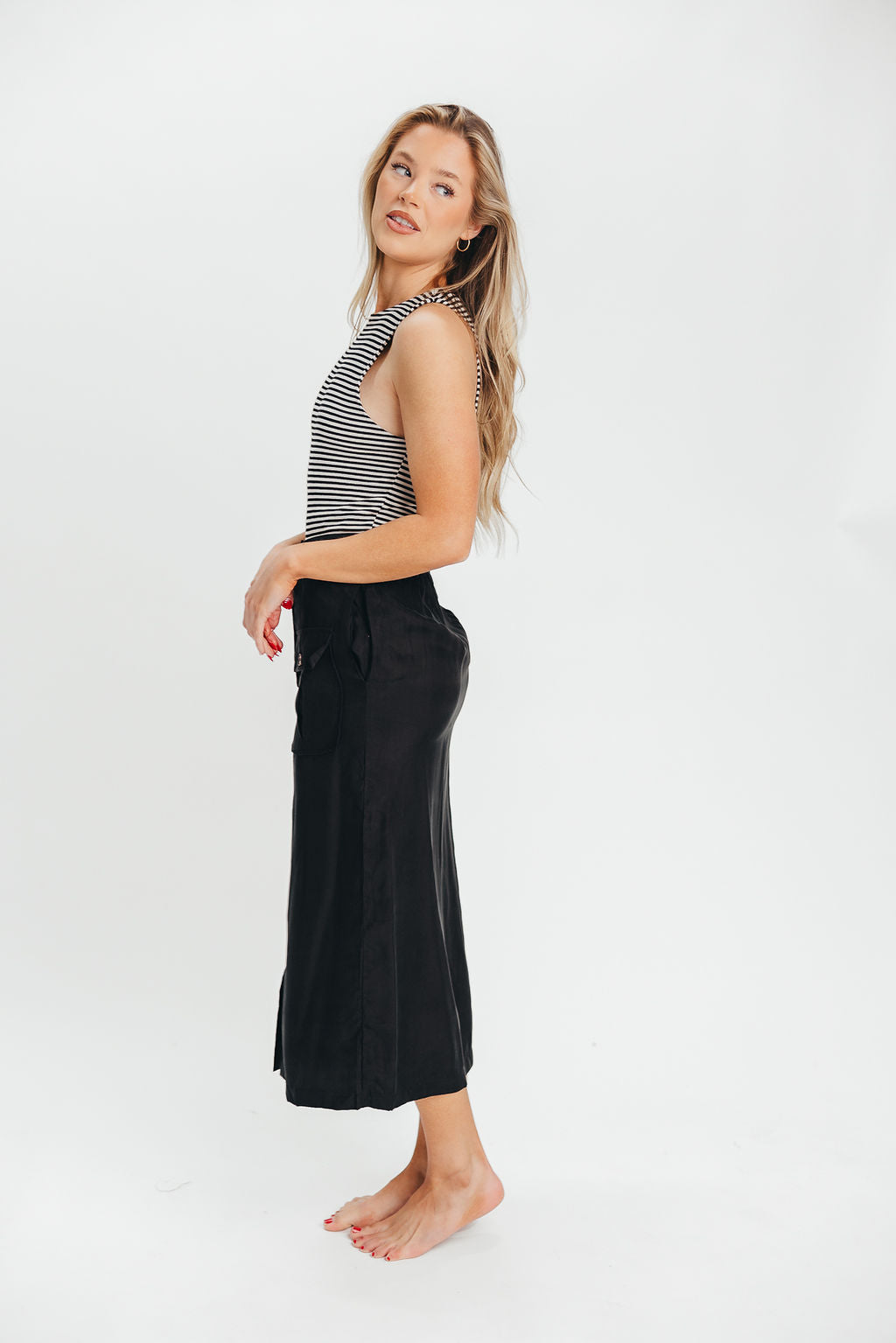 Better Days Button-Down Midi Cargo Skirt in Black