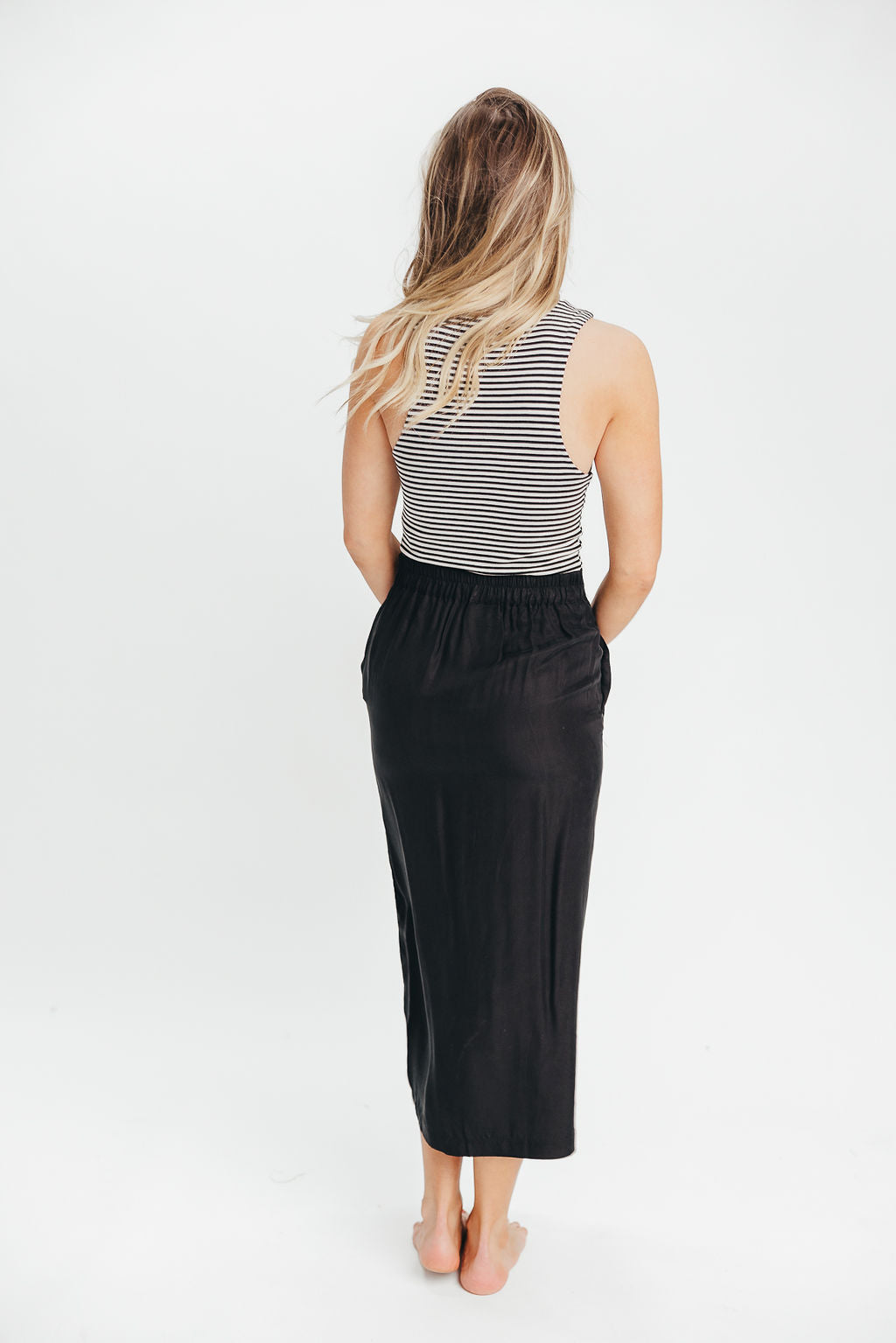 Better Days Button-Down Midi Cargo Skirt in Black