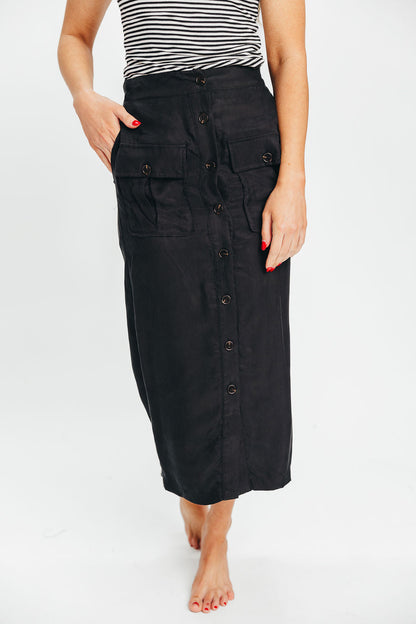 Better Days Button-Down Midi Cargo Skirt in Black