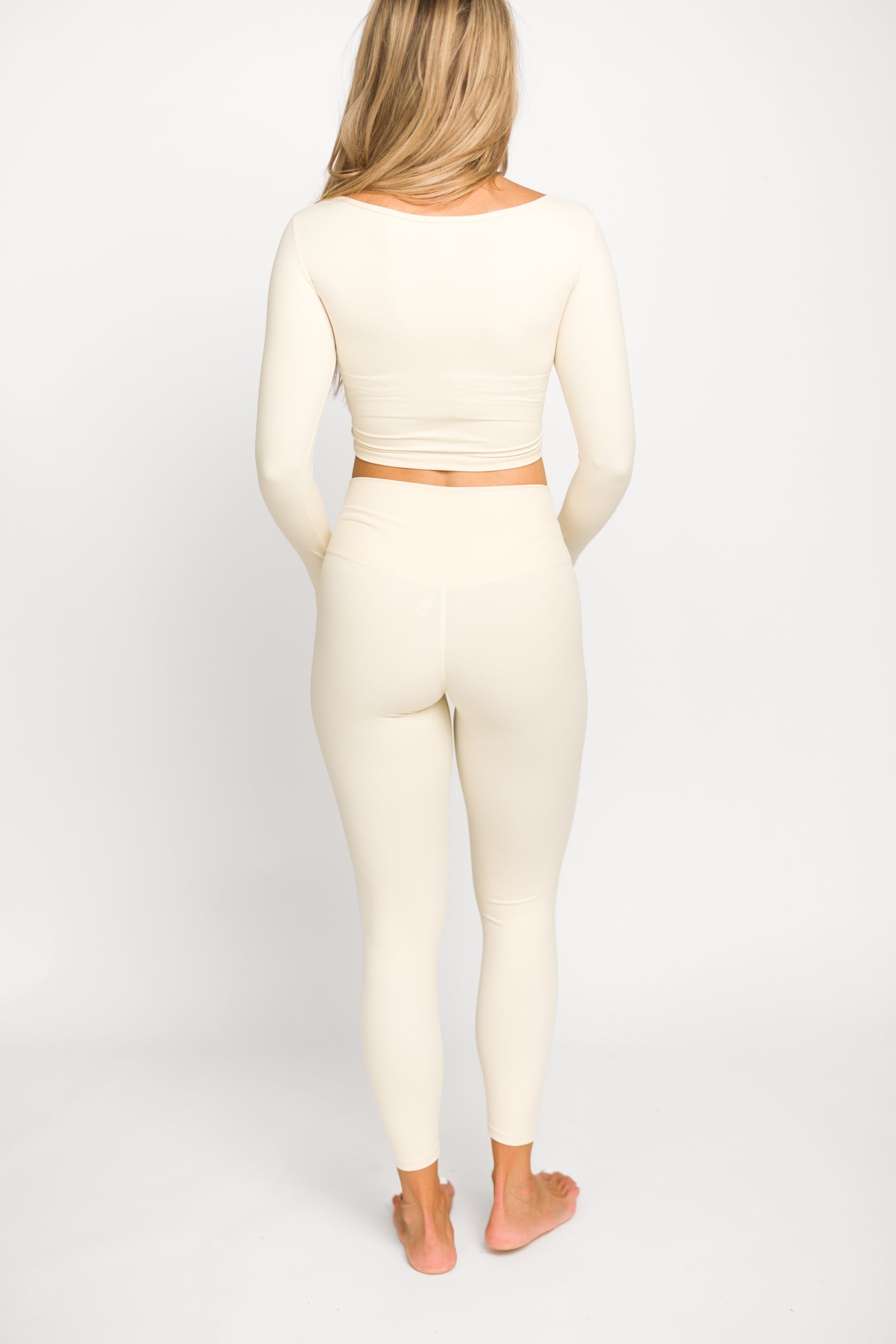 Aligned Performance High-Rise Leggings in Cream