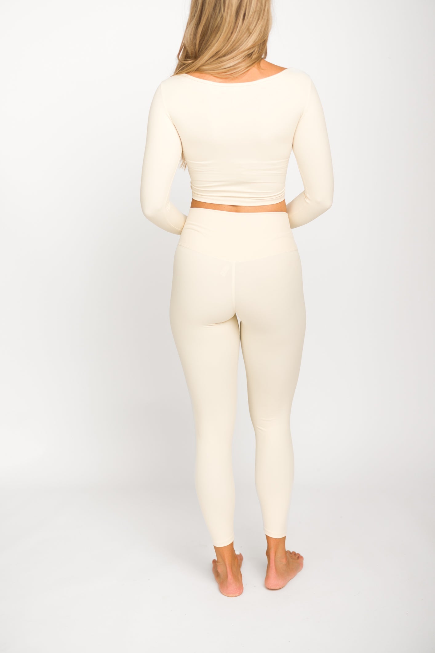 Aligned Performance High-Rise Leggings in Cream