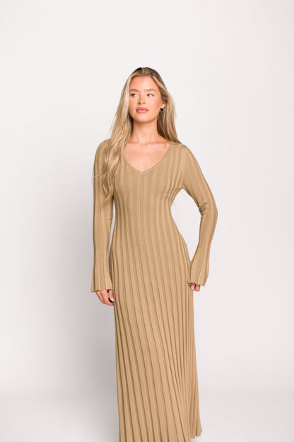 Hadley Long Sleeve V-Neck Knit Maxi Dress in Espresso