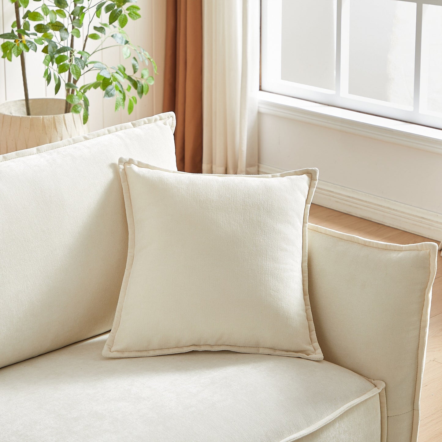 Beige Chenille 3-seater Sofa with Extra Pillows