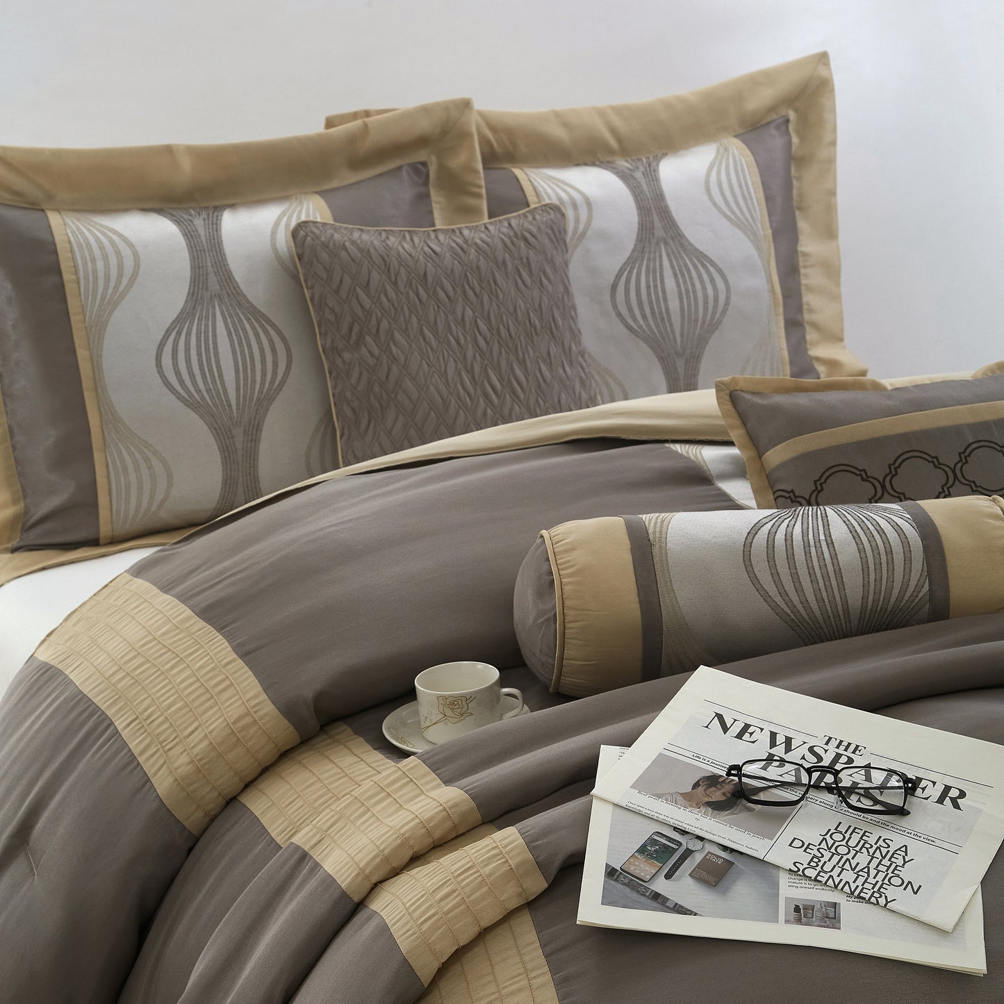 Nanshing Daniella 7-Piece Modern Geometric Comforter Set
