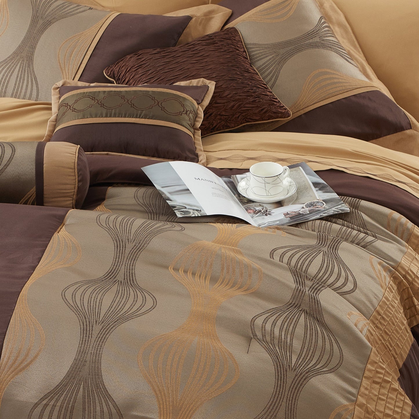 Nanshing Daniella 7-Piece Modern Geometric Comforter Set