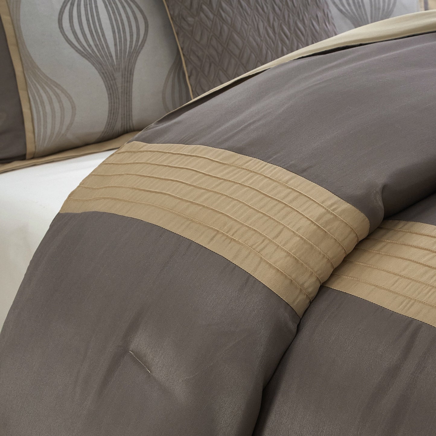 Nanshing Daniella 7-Piece Modern Geometric Comforter Set