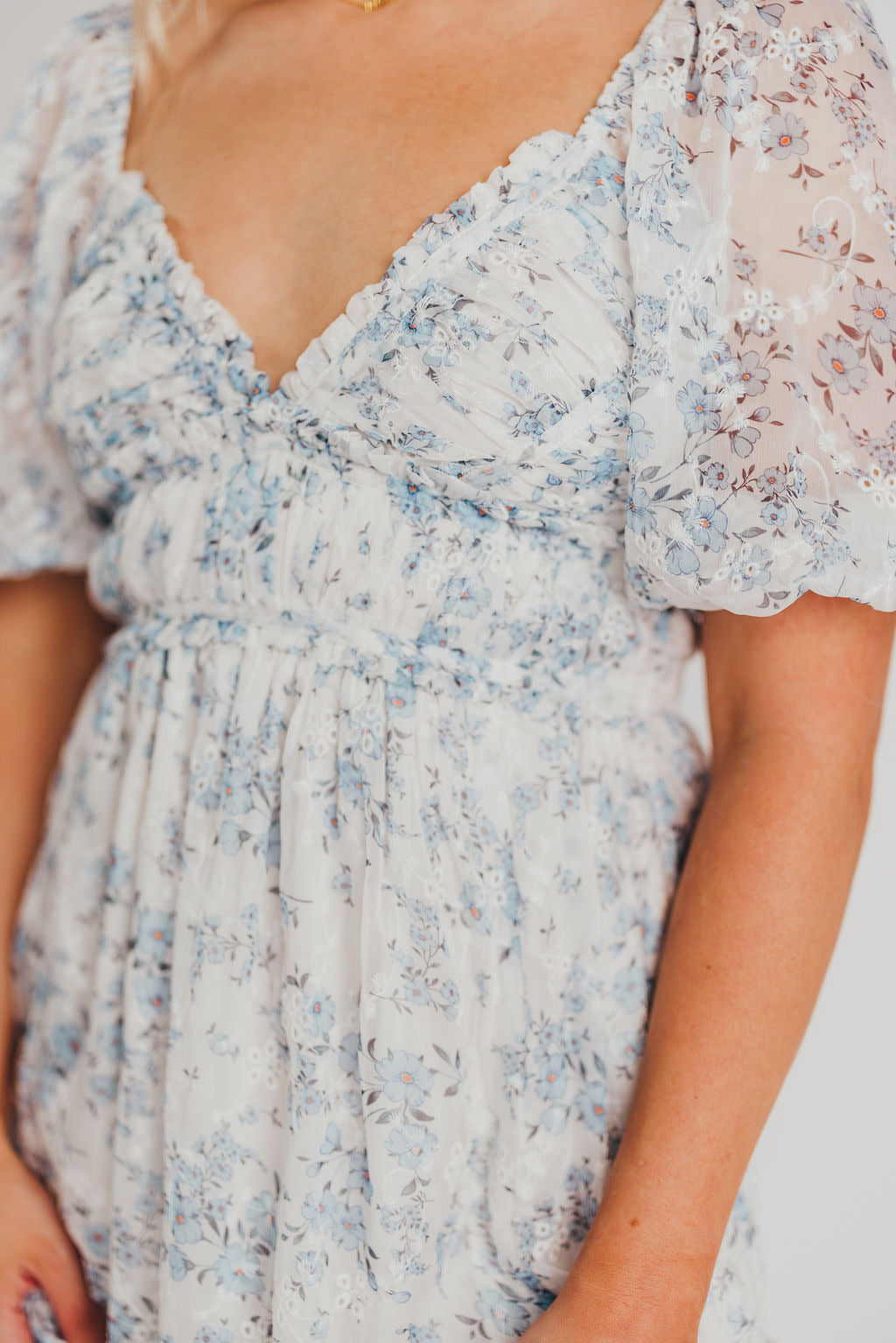 Daphne High Slit Eyelet Detail Maxi Dress in Blue and White Floral - Inclusive Sizing